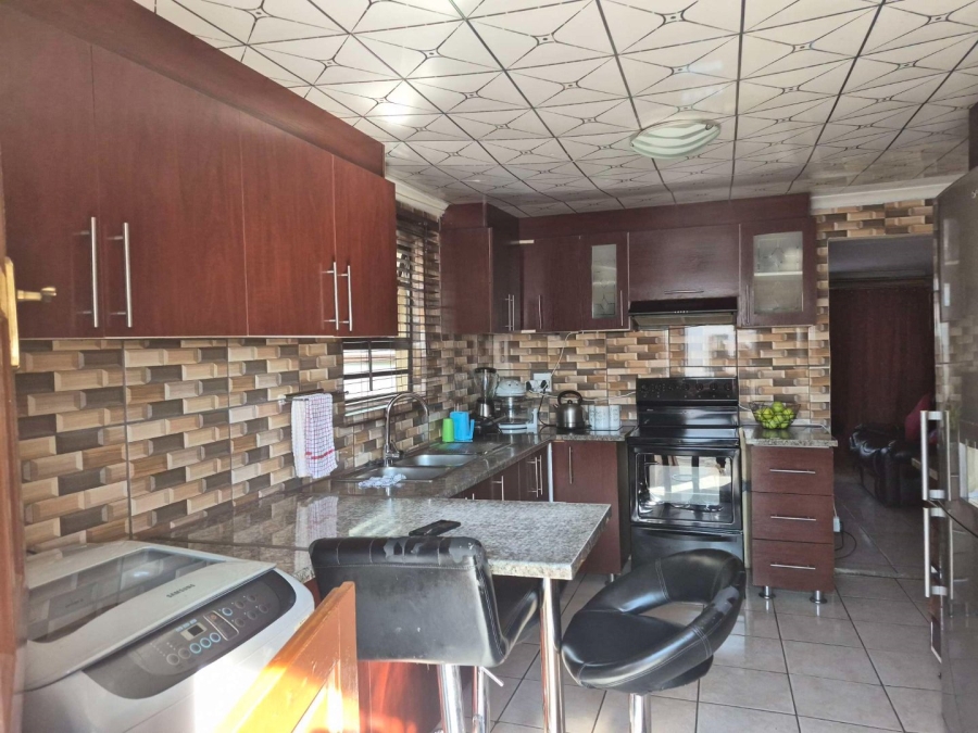 2 Bedroom Property for Sale in Kwazakhele Eastern Cape